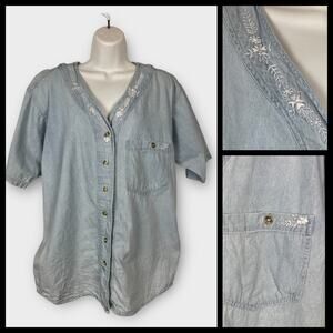 Vintage 90s Miramax Chambray Denim Sort Sleeve Button Top Embroidered Medium